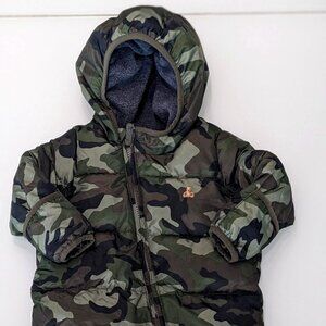 Baby Gap - Camo snowsuit (6-12 months)